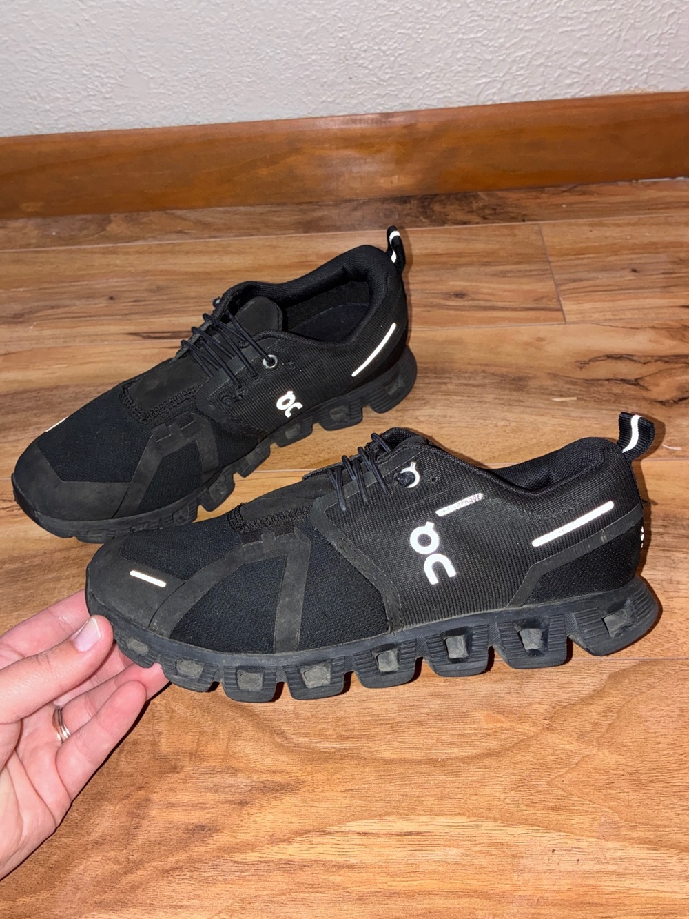 On Cloud 5 Women’s Waterproof Comfy Running Shoes Sneakers Black - size 7
